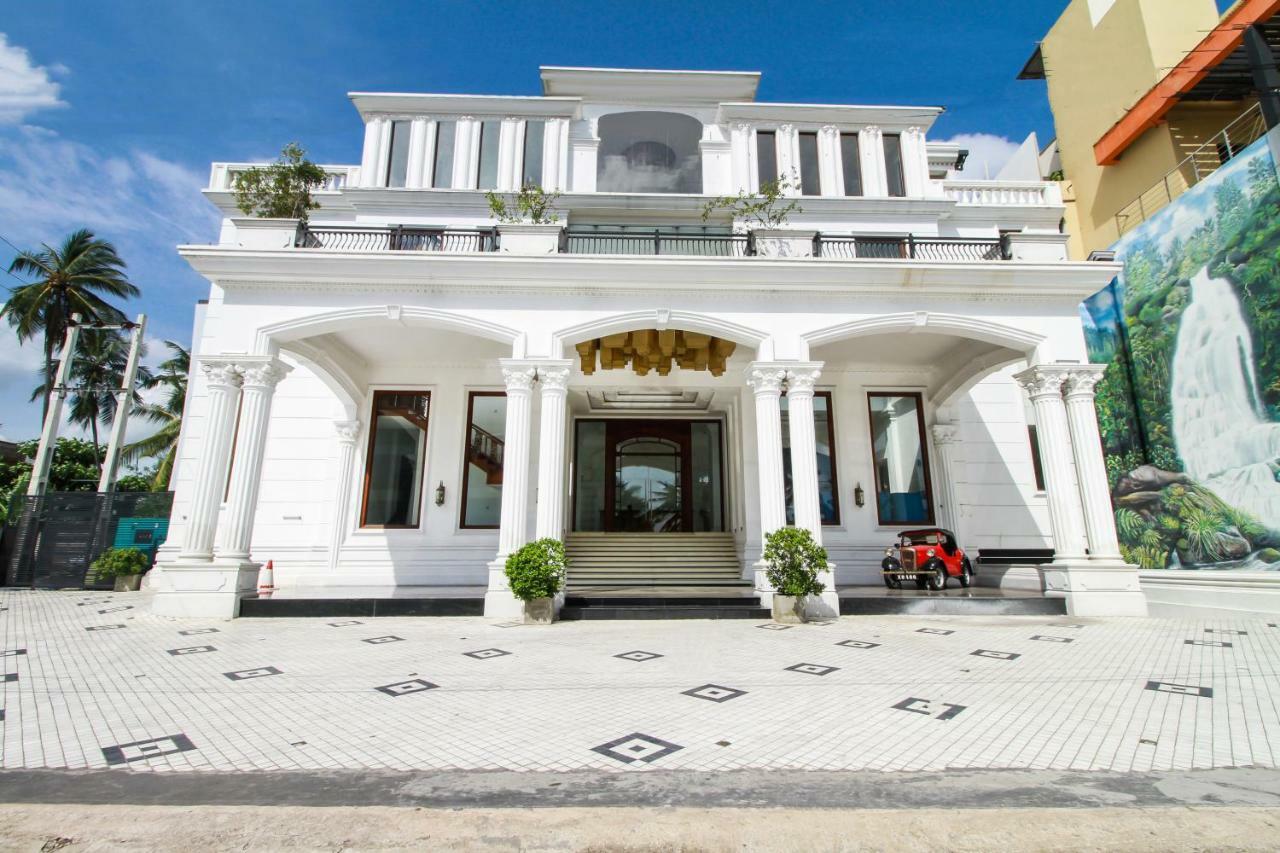 Hotel Queensbury Malabe カドゥウェラ エクステリア 写真